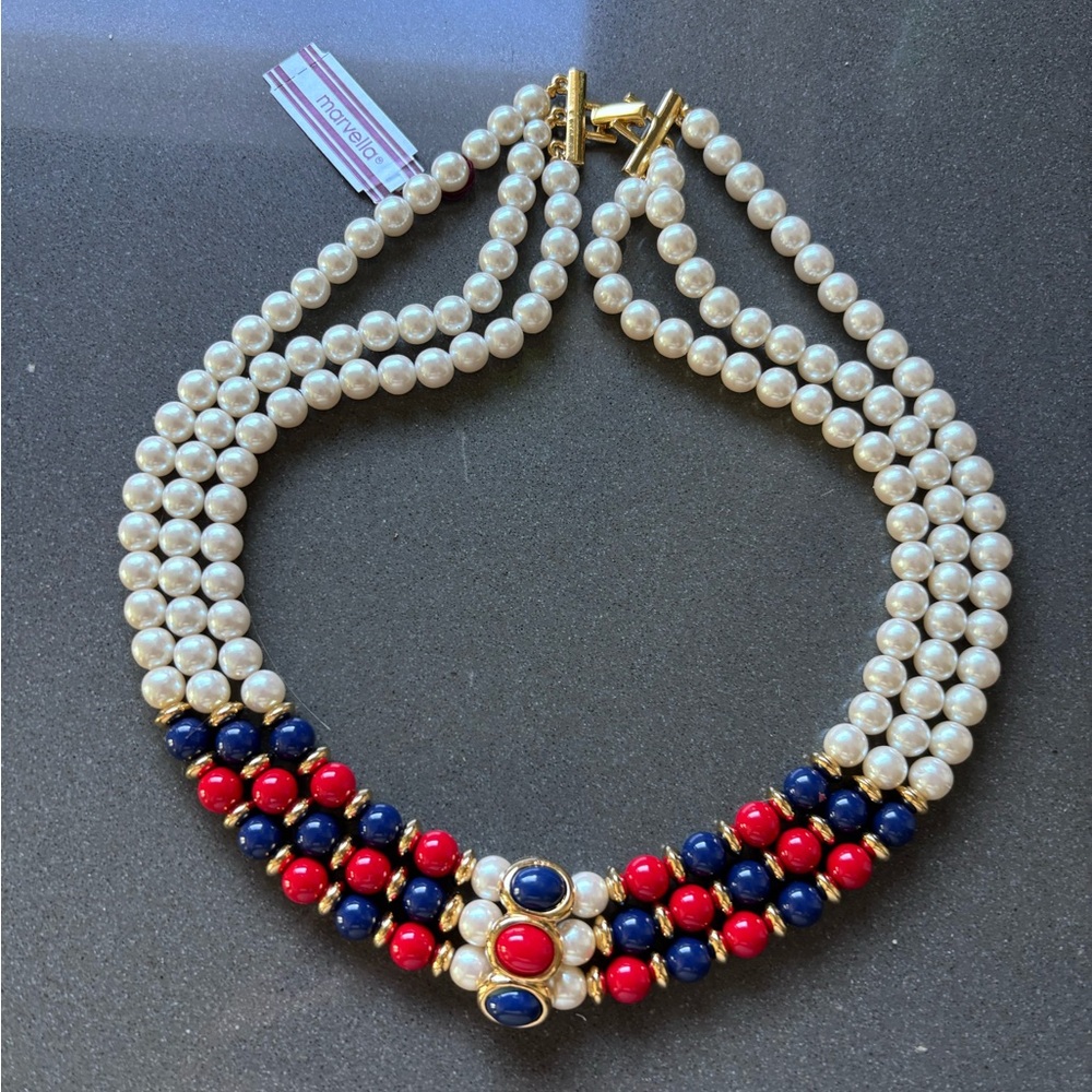 NWT  Vintage marvella pearl twist necklace red white and blue gold latch